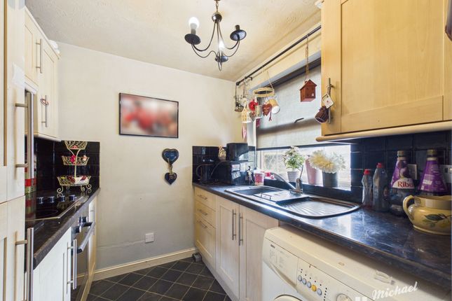 3, Bowler Road, Aylesbury, Buckinghamshire photo 4