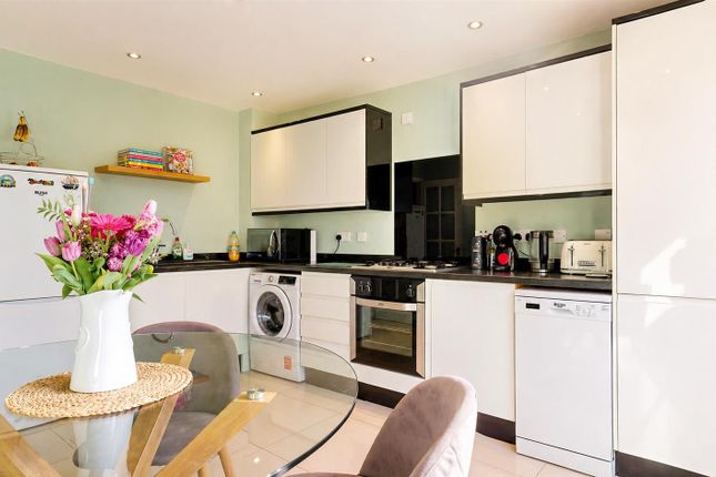 9, Coggeshall Grove, Milton Keynes photo 3