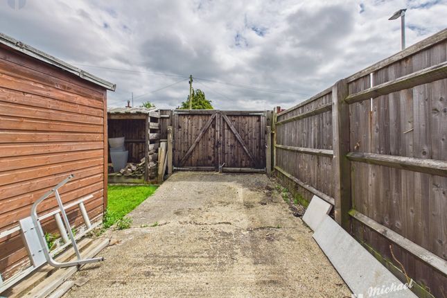 94 Mandeville Road, Aylesbury photo 4