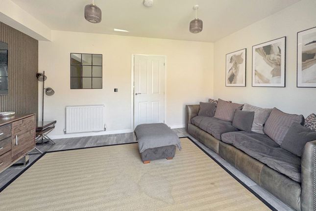 9, Maynard Way, Bordon photo 4