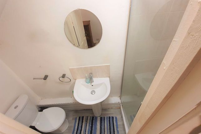 Room 6, 16 Semilong Road, Northampton photo 3