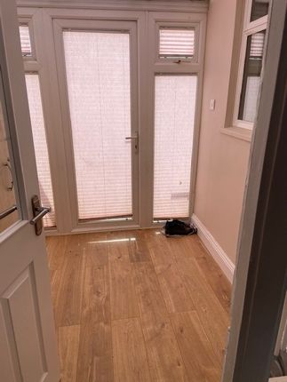 6, Warwick Crescent, Hayes photo 5