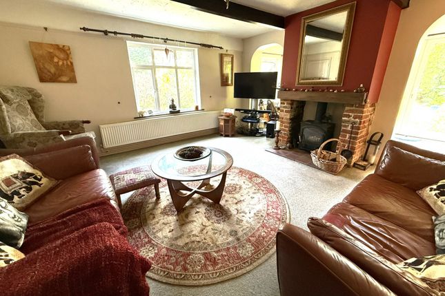 28 Stradbroke Road, Pakefield, Lowestoft photo 2