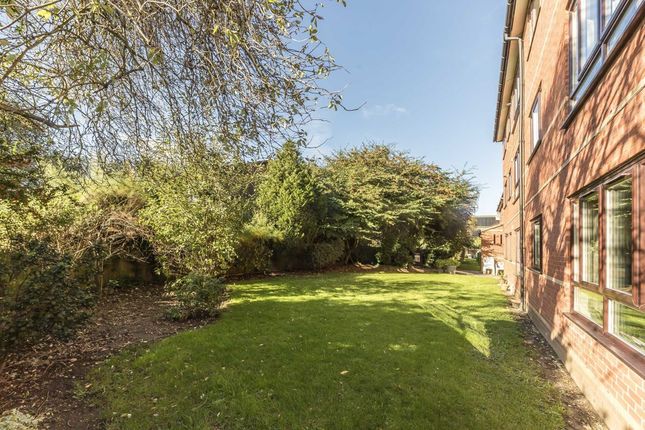 Flat for sale in Northcroft Road, London