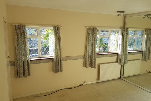 Huntingfield Way, Egham photo 2