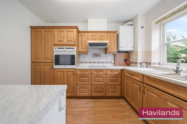 19, Blake Court, Newsholme Drive, London photo 4