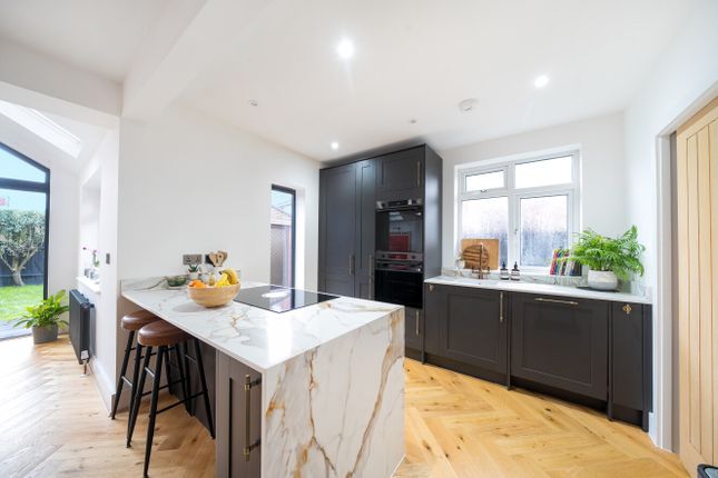 2, Harland Crescent, Southampton photo 4