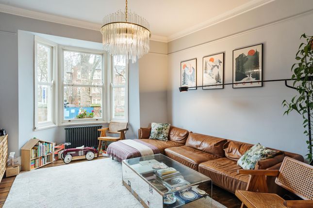 214a Victoria Park Road, London photo 2