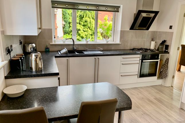 11, Burtonlees Court, Doncaster photo 4