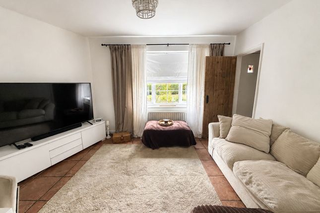 1 Proffits Cottages The Hoppety, Tadworth photo 3