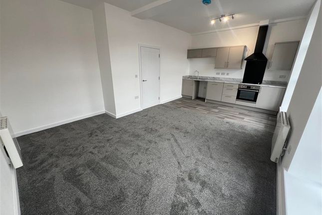 Flat to rent in 142 Horninglow Street, Burton On Trent