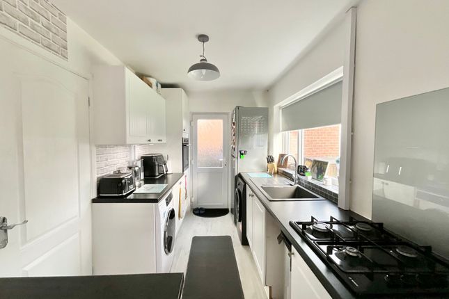 9 Carlton Close, Stoke-On-Trent photo 3