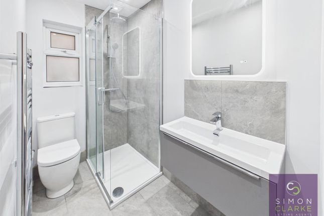 2 Churchfield Avenue, London photo 4