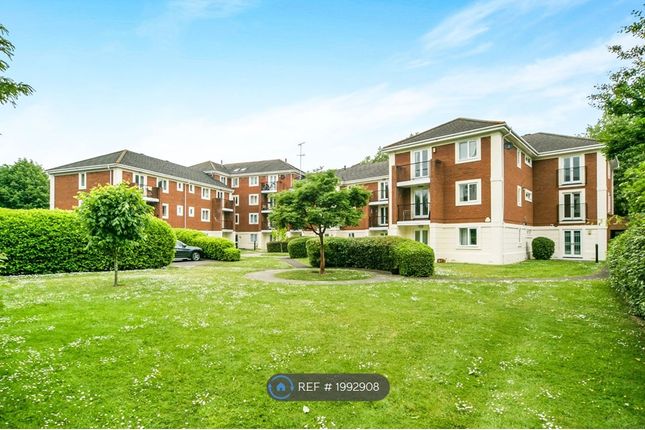 Flat to rent in Shelley Court, Reading RG1