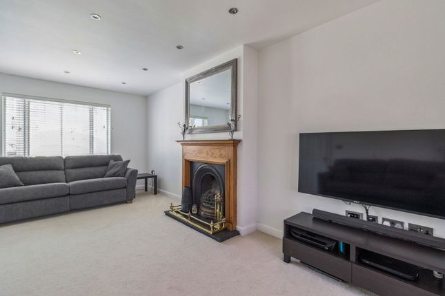 16, Altham Road, Pinner photo 3