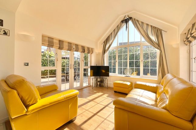 38 Wychwood Park, Crewe photo 3