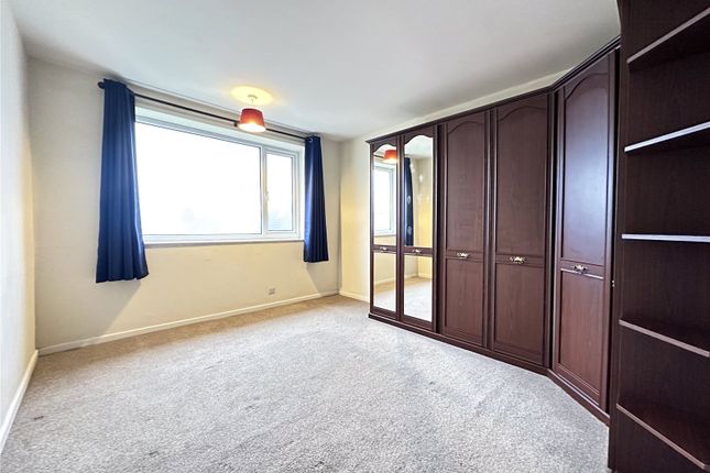 12, Queens Court, Leeds photo 3