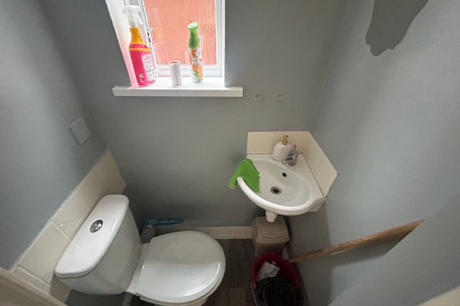 29, WOLVERHAMPTON photo 5