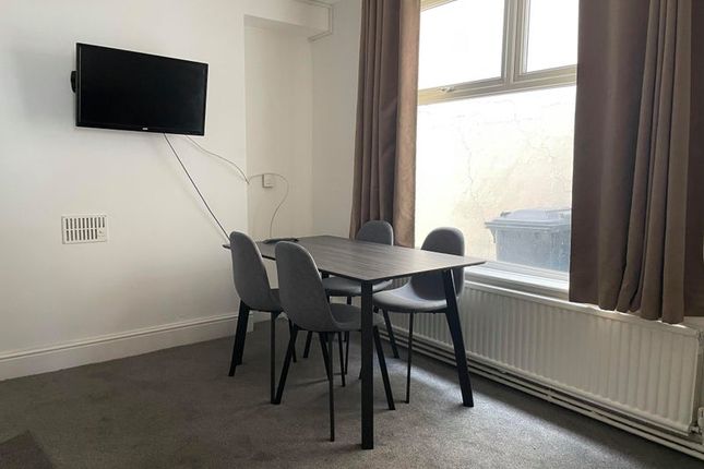 Room to rent in Bonville Terrace, Swansea