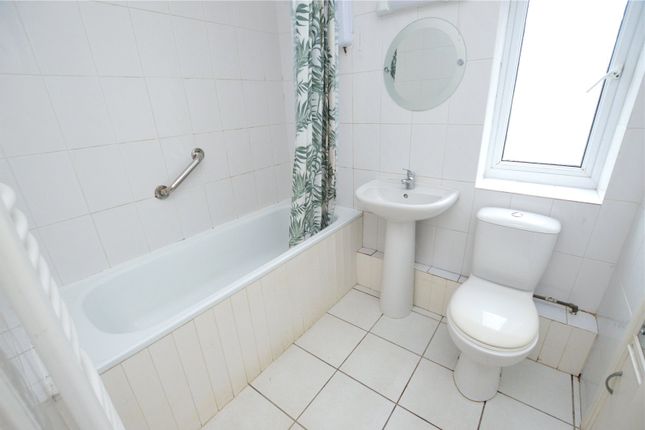 Flat for sale in Abbey Mews, Lowther Road, Dunstable, Bedfordshire