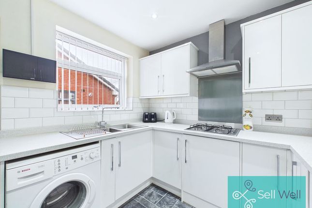 19, Everard Close, Manchester photo 2
