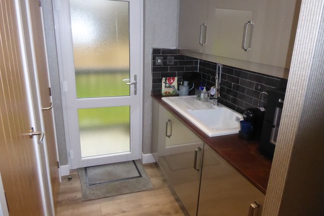 1B, Warren Park, Portsmouth Road, Thursley, Godalming photo 2