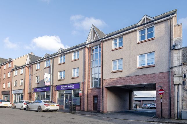 Thumbnail Flat to rent in Candleriggs Court, Alloa