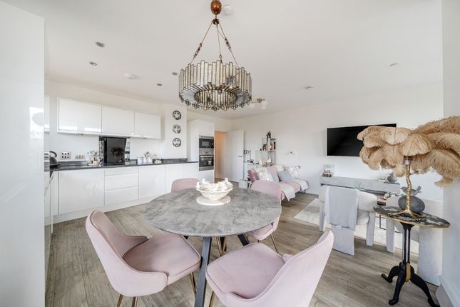 Flat 36, Marquess House, 7, Lakeside Drive, London photo 3