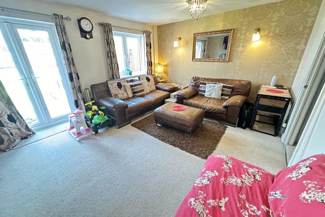 18, Farley Meadows, Luton photo 4