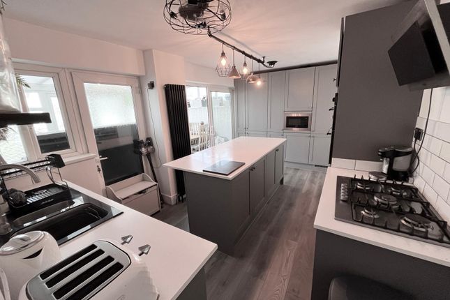 15 Byron Drive, Newport Pagnell photo 4