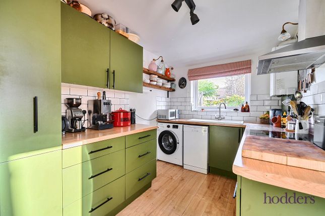2, Laburnum Road, Chertsey photo 4