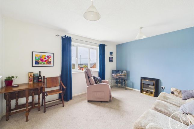 46, Laurel Hill Way, Leeds photo 2