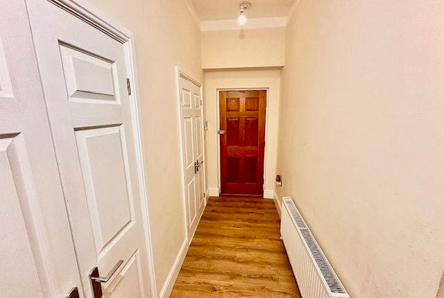 Flat to rent in Armoury Drive, Gravesend
