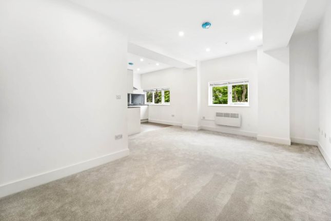 Thumbnail Studio to rent in South Parade, Chelsea, London