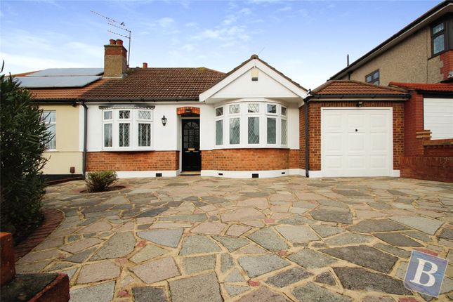 Thumbnail Bungalow to rent in The Avenue, Hornchurch