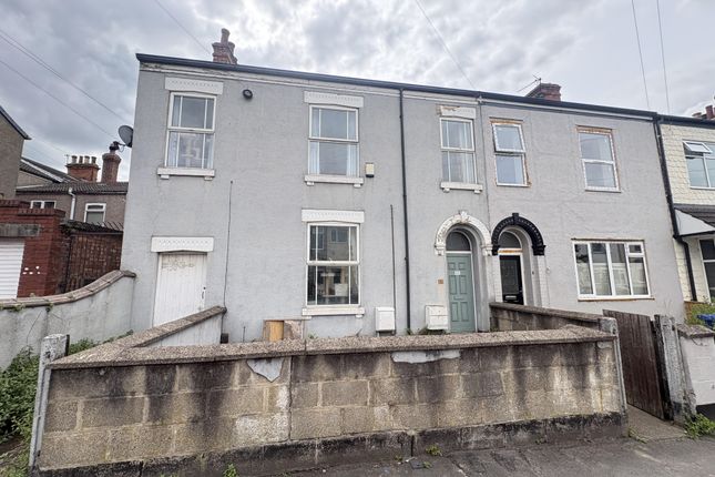 5-bed house on 1 and 1A, Macaulay Street, Grimsby, £60,000