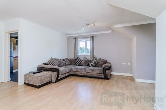 Flat 14, Warwick Court, 110 Godstone Road, Kenley photo 2
