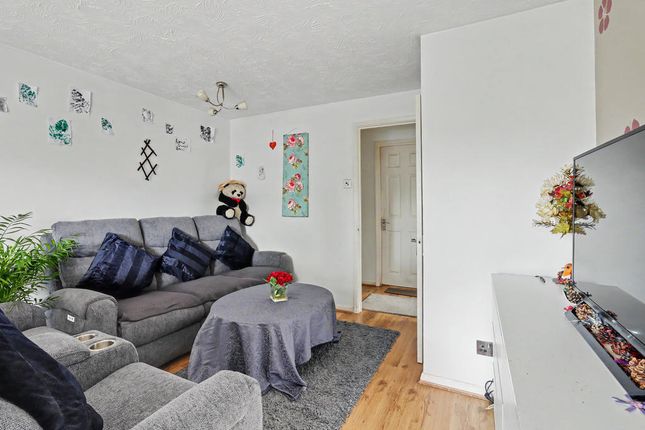 5, Nicholas Gardens, Cippenham photo 4