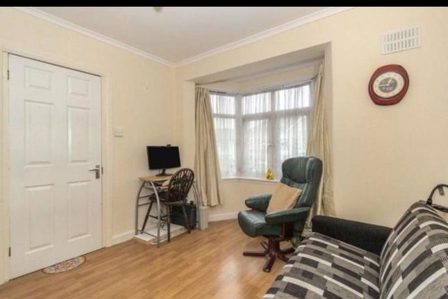 Thumbnail Semi-detached house to rent in Salmon Rd, London