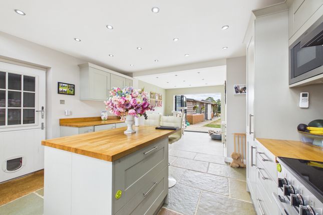 12 Church Close, Horsham photo 4