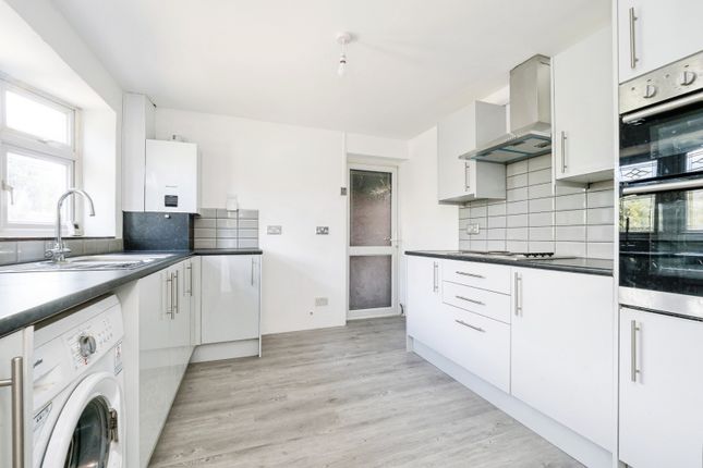 30, Abbey Wood Lane, Rainham photo 4