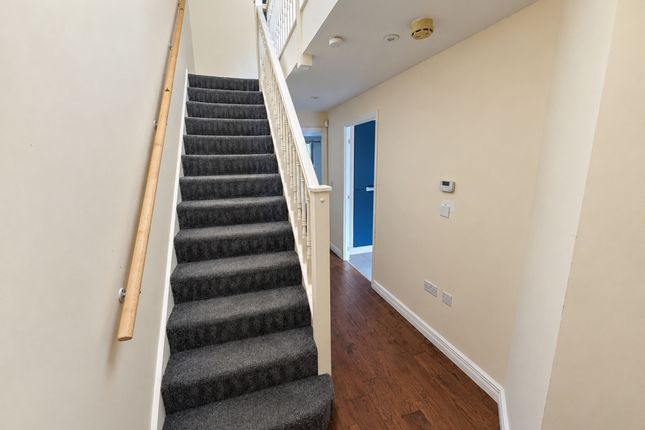 22 Stonemere Drive, Manchester photo 2