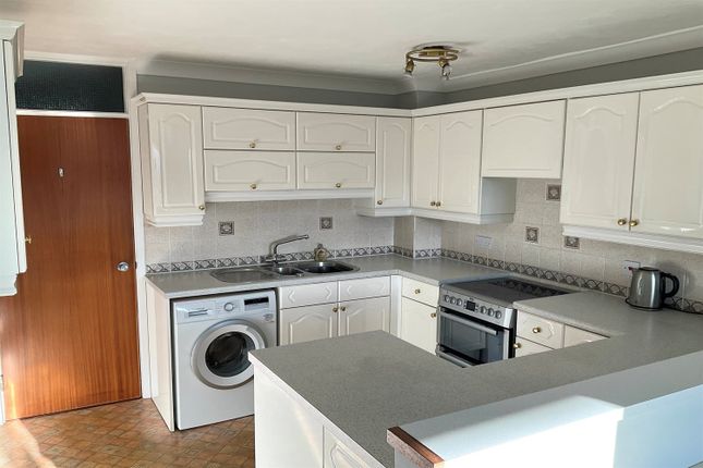 11, Redlands Court, London Road, River, Dover photo 2