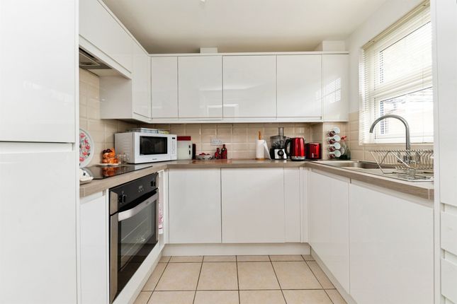 23, Merrifield Court, Welwyn Garden City photo 2