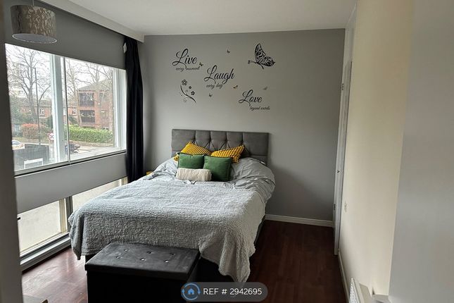Flat, Upper Richmond Road, London photo 2