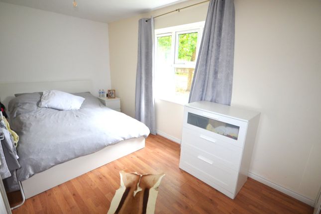 32, Kingswood Close, Camberley photo 4