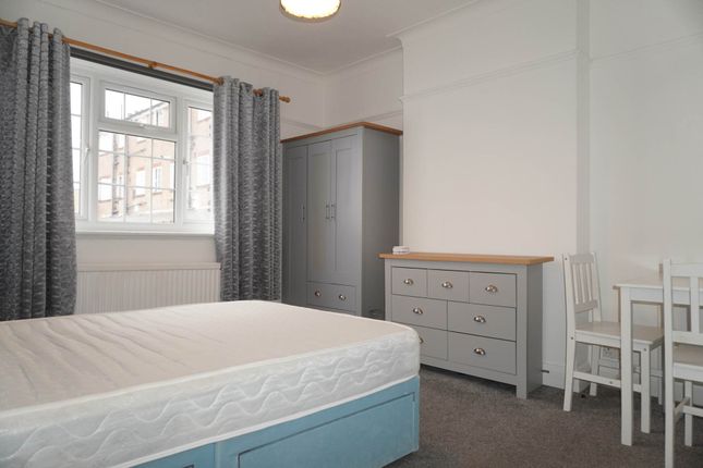 Cedar House, Culmington Road, London photo 2