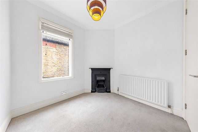 Terraced house to rent in Woodlawn Road, London