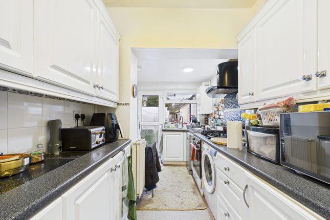 921, Blackpool Road, Lea photo 3