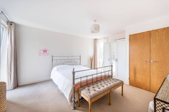 Thumbnail Flat for sale in Flowers Close, Gladstone Park, London